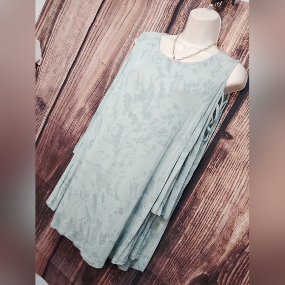 2 For $25 Maurices Light Blue Tie-Dye Cold Shoulder Top Size 1 - Picture 3 of 6